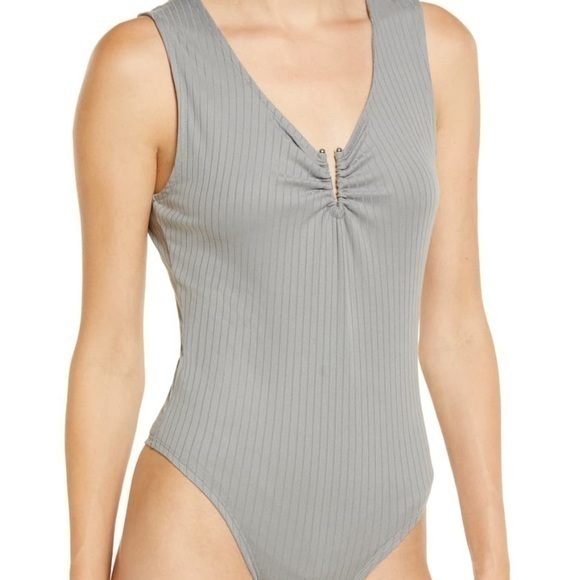 LOVE FIRE | Metal Notched Bodysuit - Picture 2 of 7